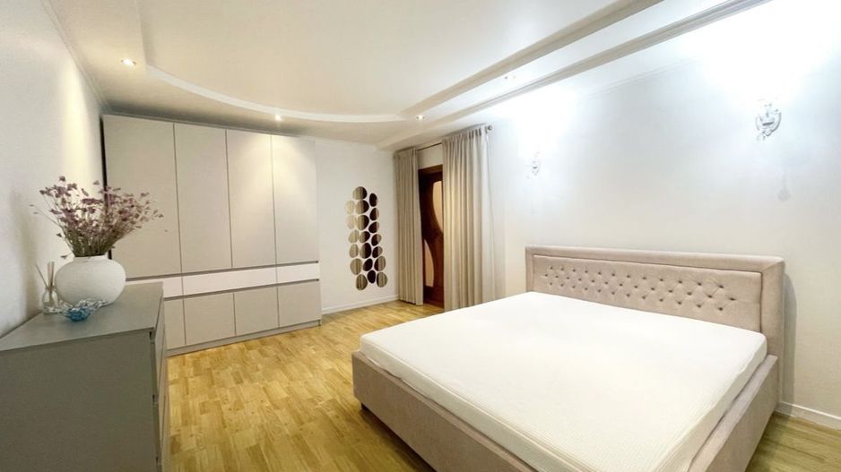 Apartament Centru! 90 m2! 2 + living! - Poză 9
