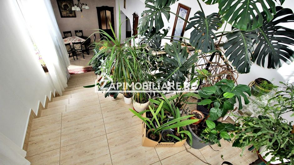 Casa 8 camere,4 bai,482mp,1.100mp teren,2 garaje,0% comision - Poză 20