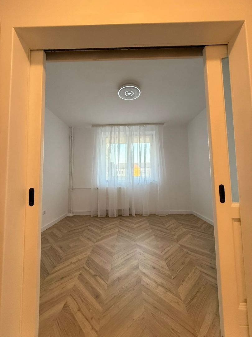 Apartament cu 3 camere – Zona Rogerius, Oradea - Poză 2