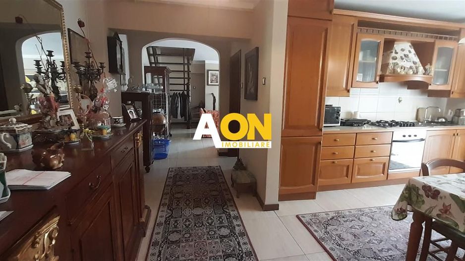 Apartament 3 camere cu scara interioara zona ultracentrala - Poză 2