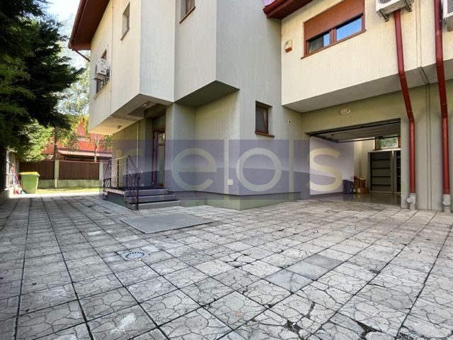 Vila spatioasa 6 dormitoare | gradina | Garaj - Poză 45