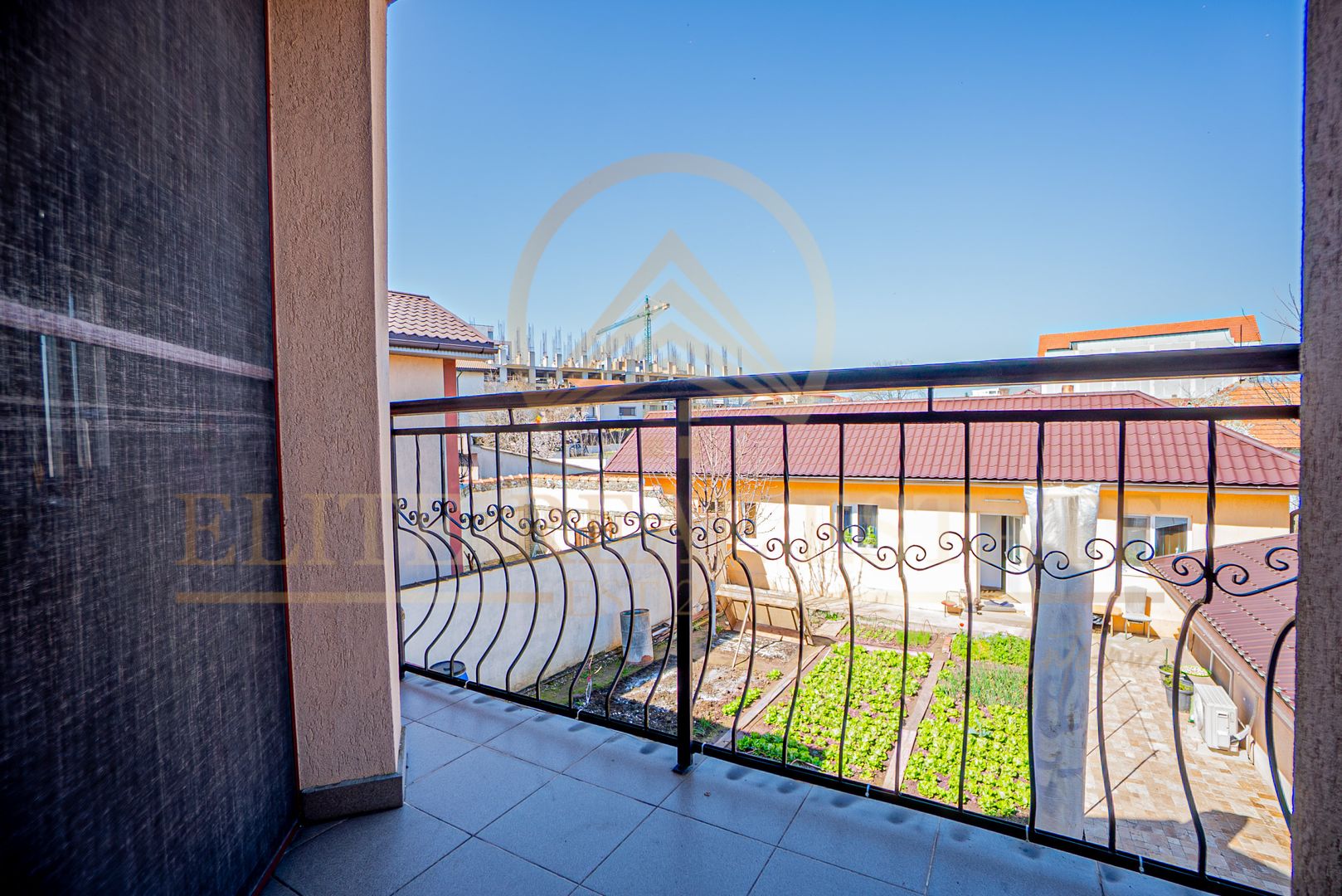 Casa De Vanzare in Palazu Mare - Teren de 455 mp cu Piscina si Garaj - Poză 34