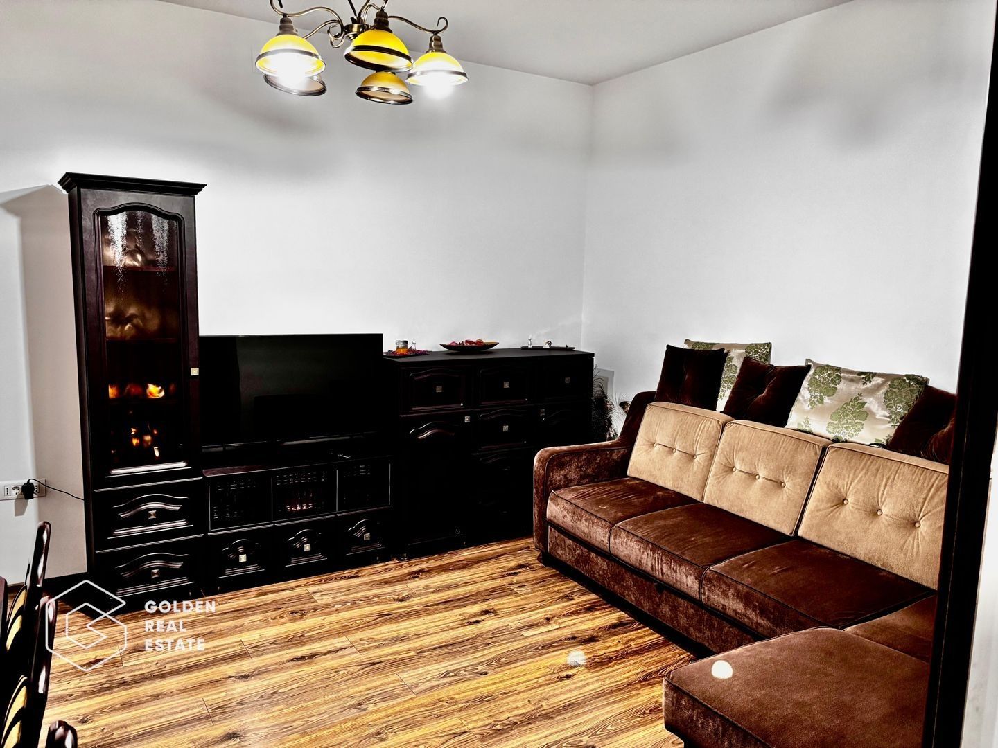 Apartament spatios la curte,  2 camere, complet renovat, Aradul Nou - Poză 3