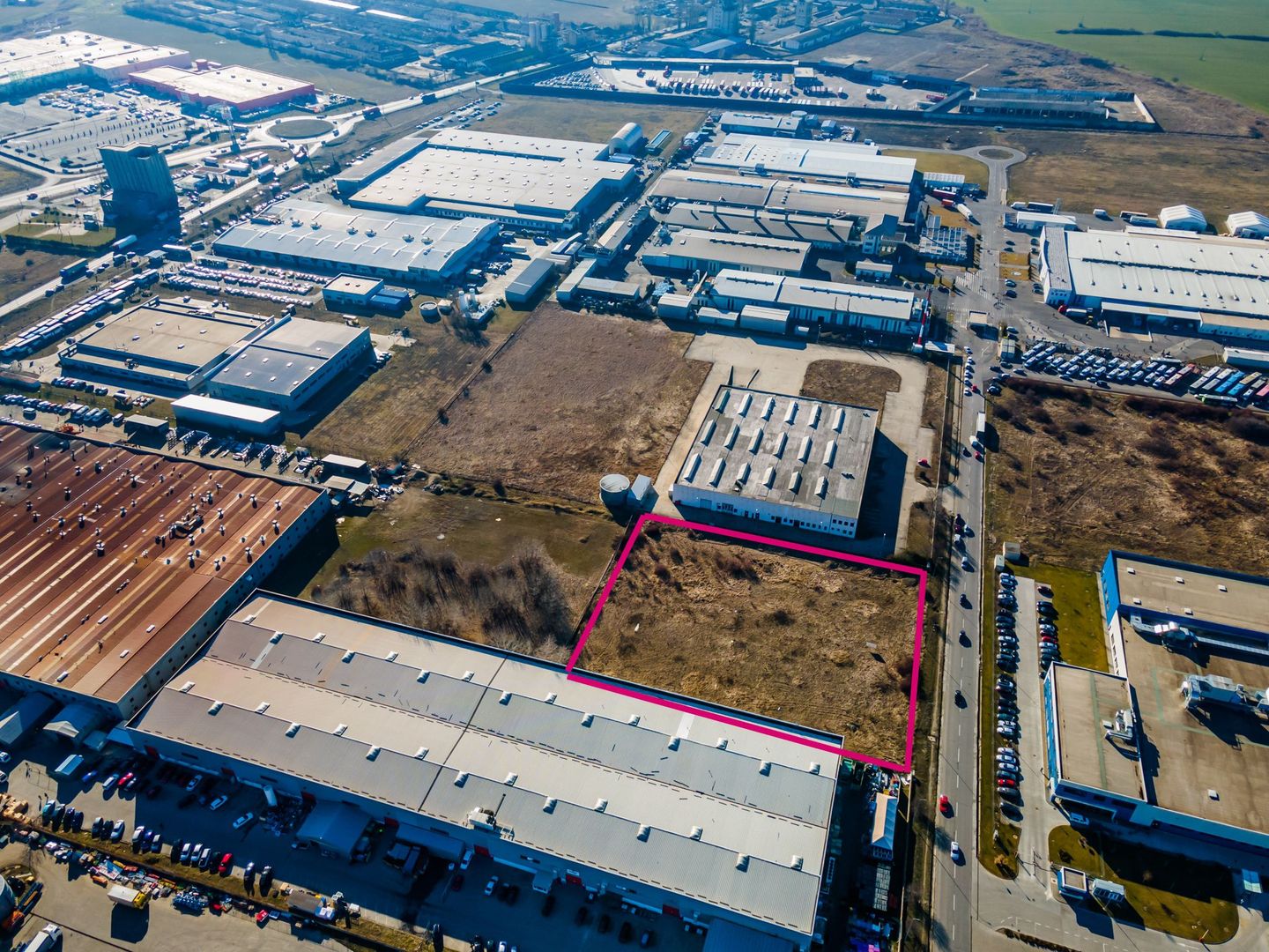 Teren 8500 mp construibil, zona industriala Vest. - Poză 1