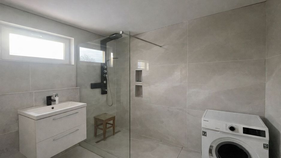 🏡 Casă modernă cu 15 ari teren | Zonă liniștită | Vicov de Sus - Poză 13