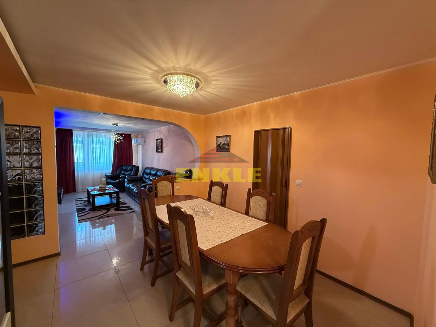 De vânzare apartament 4 camere – Zona Școala 7 - Poză 1