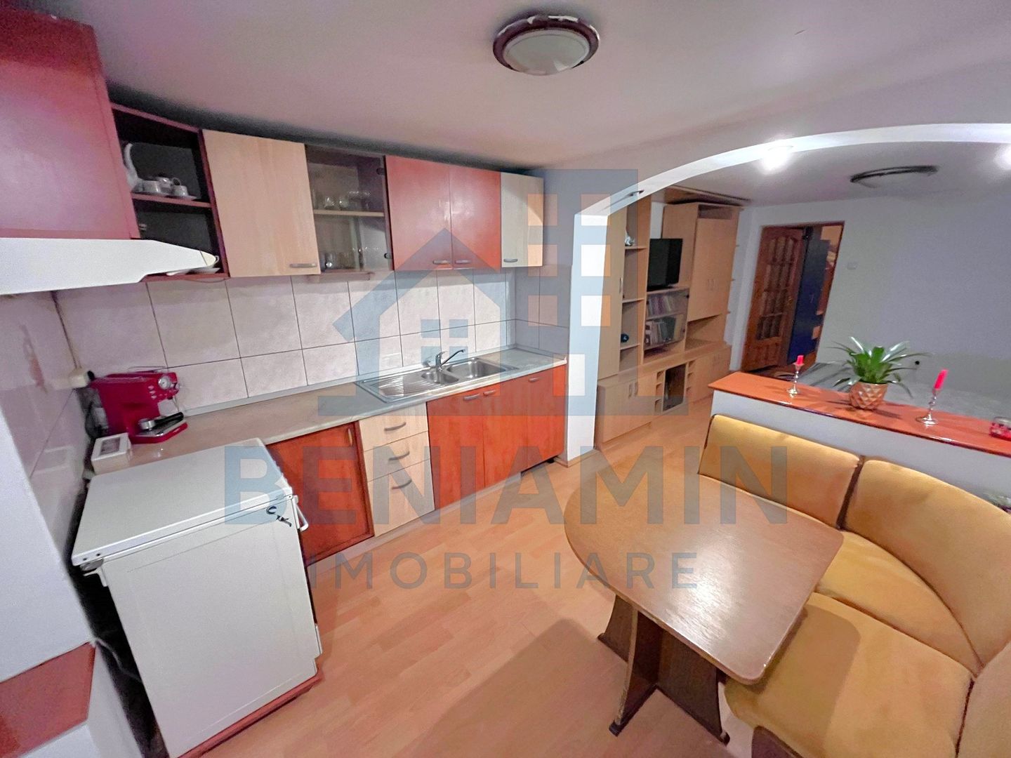 Casa de inchiriat Raului intersectie Campia Islaz -loc de parcare - Poză 1