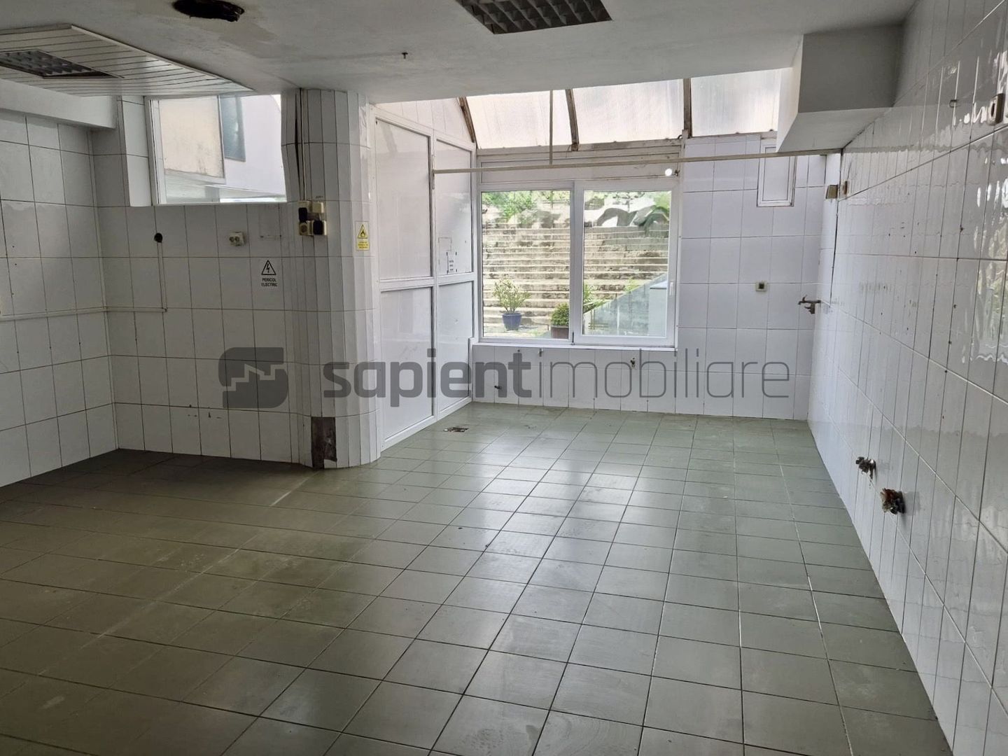 Pachet de spații comerciale – Centru Civic Oradea - Poză 8