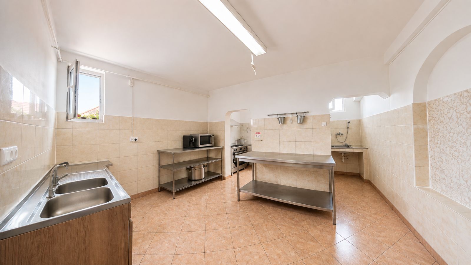 Afacere funcțională - Sală de Evenimente–Motel – Loc. Valea lui Mihai - Poză 8