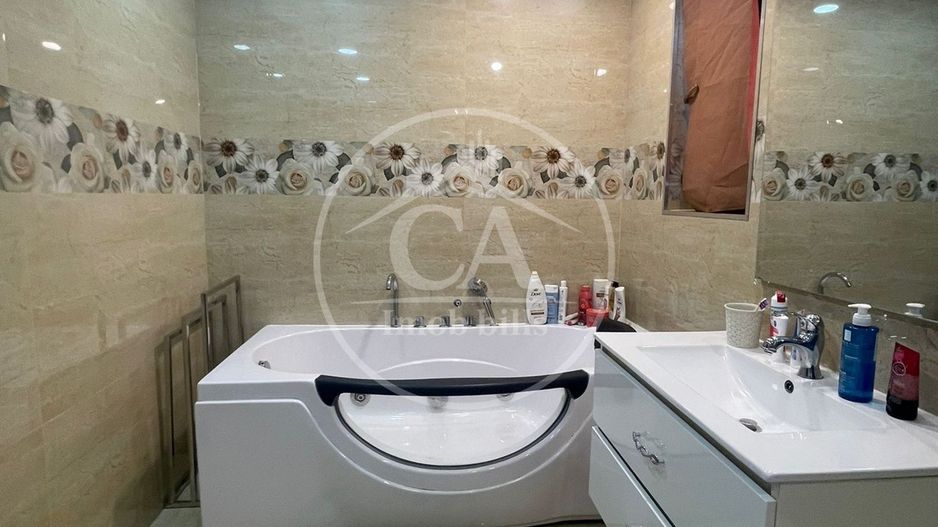 Casă de vânzare cu 4 camere în Cartierul Tineretului, Oradea - Poză 16