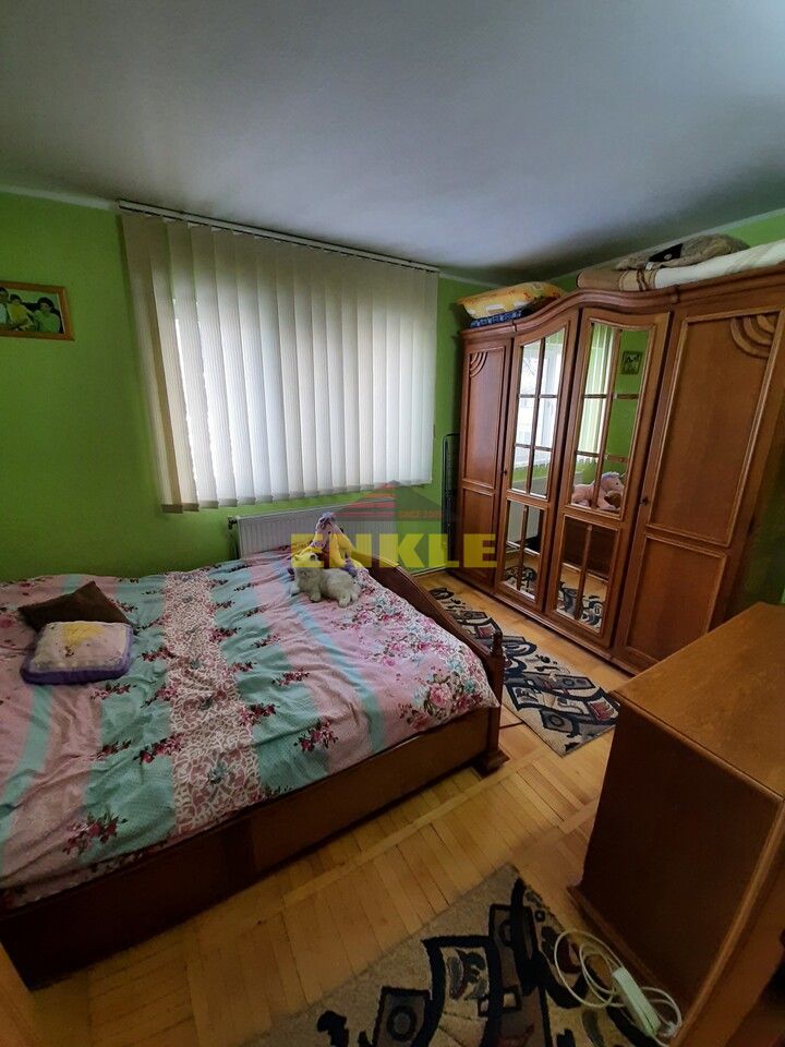 Apartament 3 camere, zona Bd.George Enescu , et.1, mobilat/utilat, pret negociabil ! - Poză 2