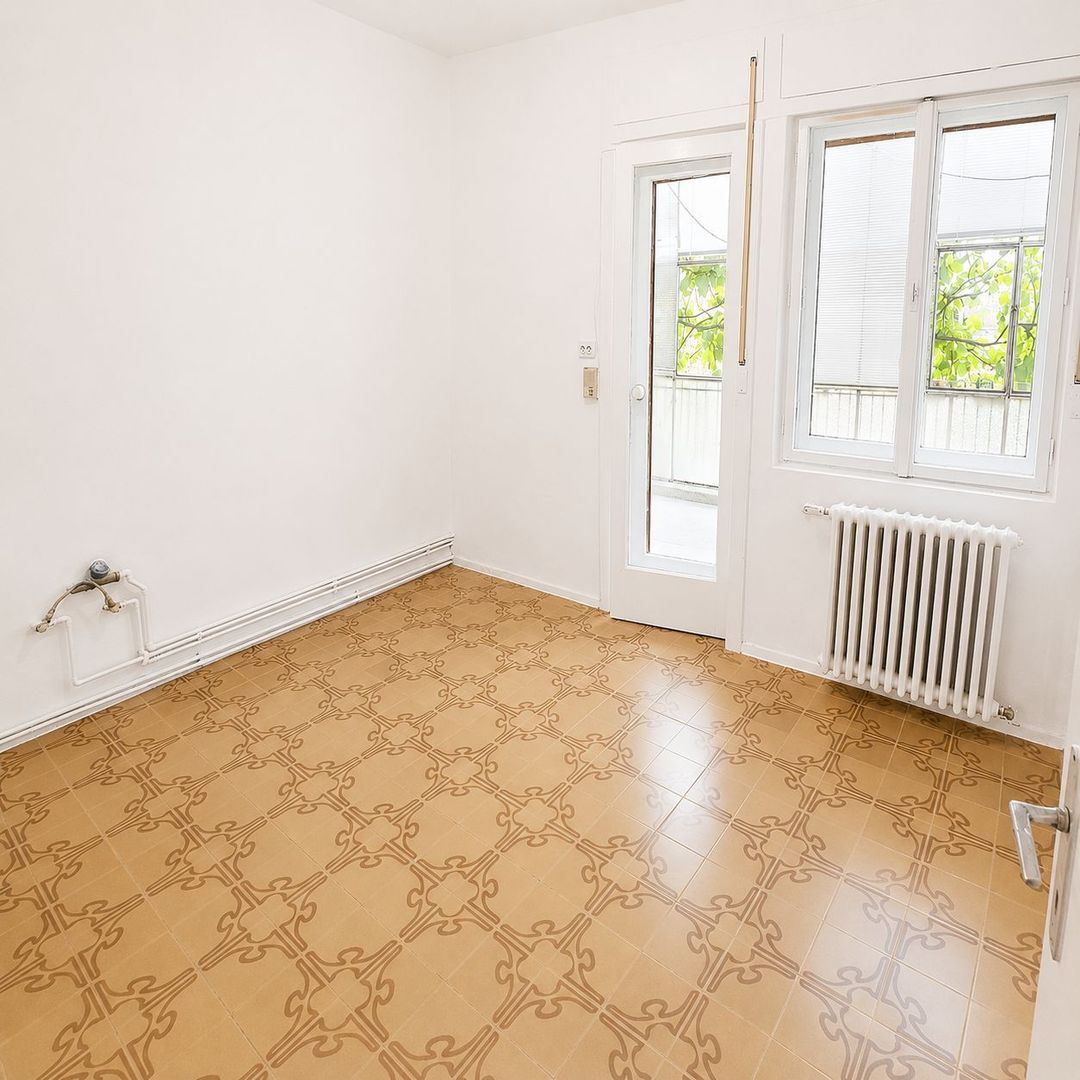 Apartament spațios cu 3 camere, 87 mp utili, 2 garaje, etaj 1 la casă - Poză 4