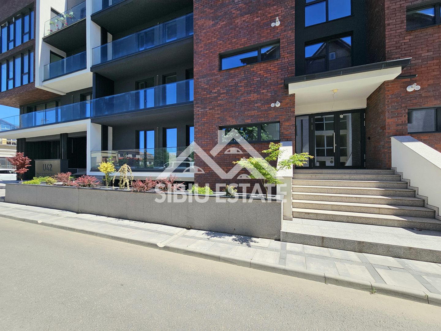 Apartament Sibiu central 3 camere, 2bai, lift garaj NOU - Poză 12