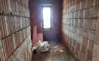 Casa la rosu cu toate utilitatile - Poză 7