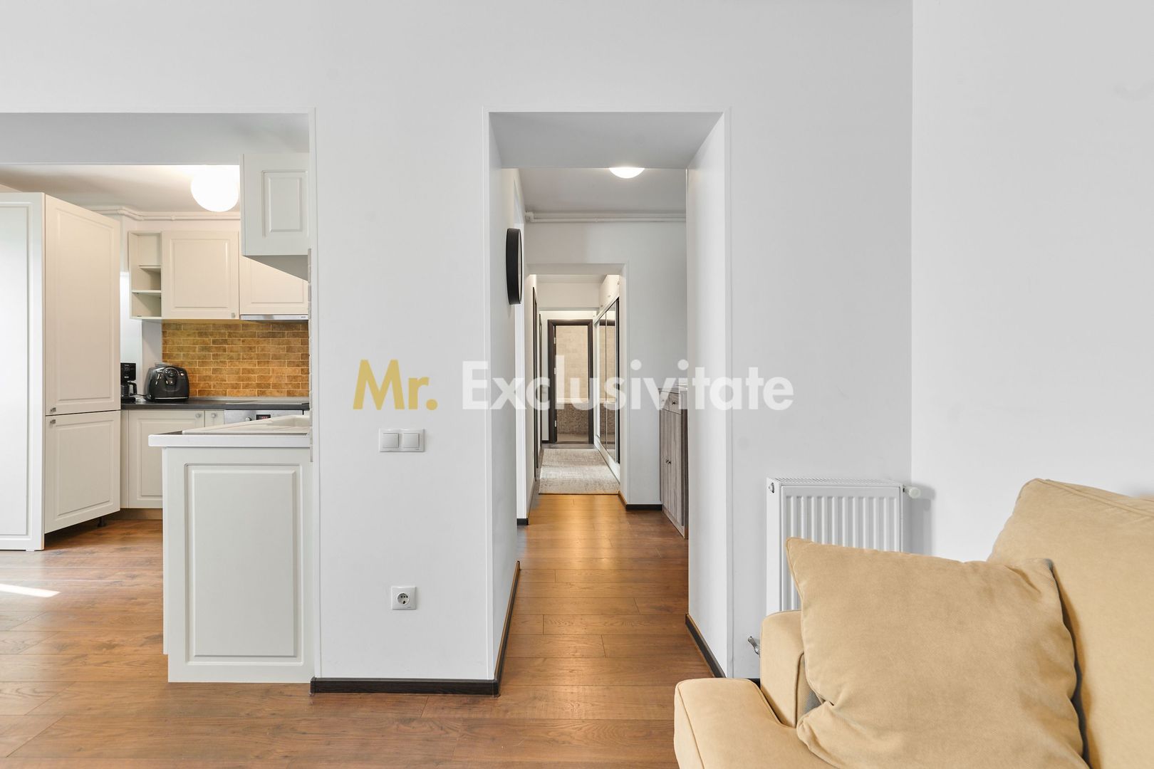 Apartament 3 camere Pitești, zonă Ultracentrala- etaj intermediar - Poză 2