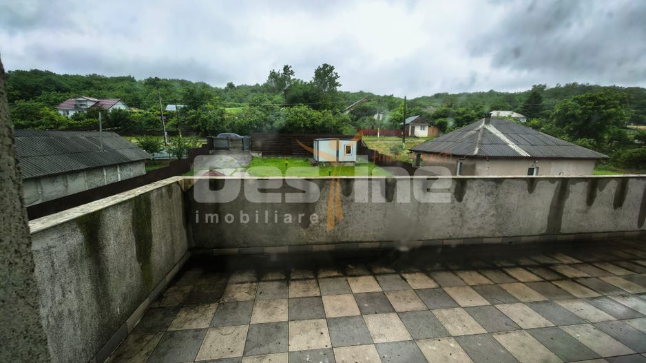 Vila cu etaj si mansarda, teren 7.200 mp, 1.550 mp intravilan - Poză 18