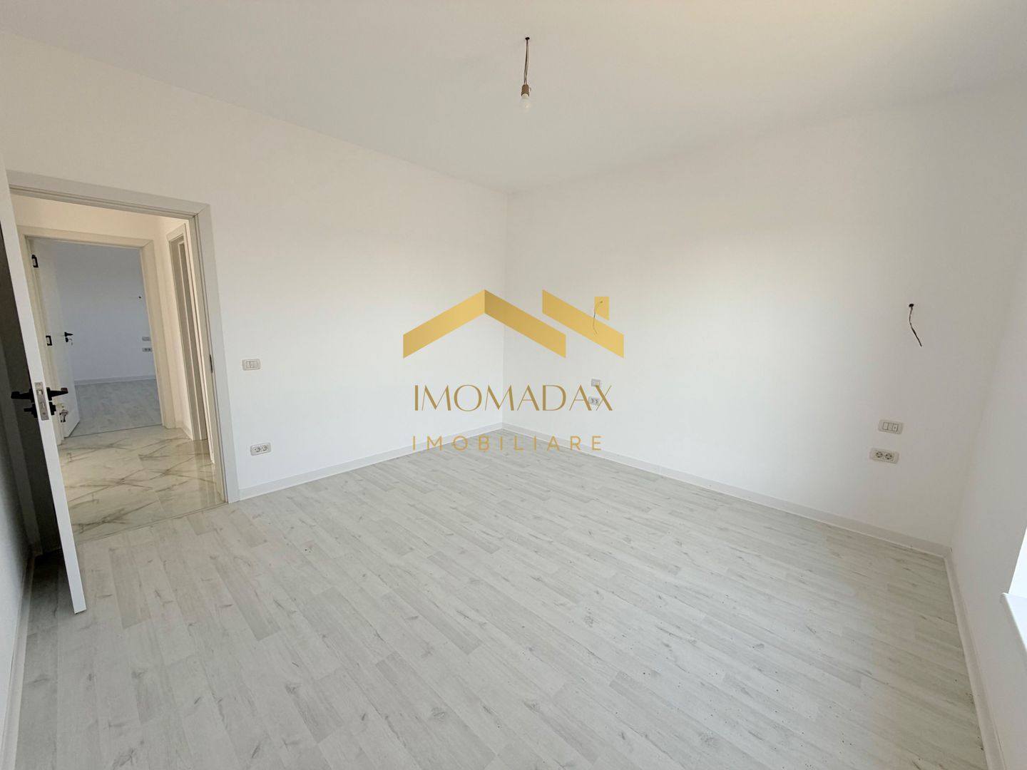 -Casa Individuala - Parter - 4 camere - - Poză 12