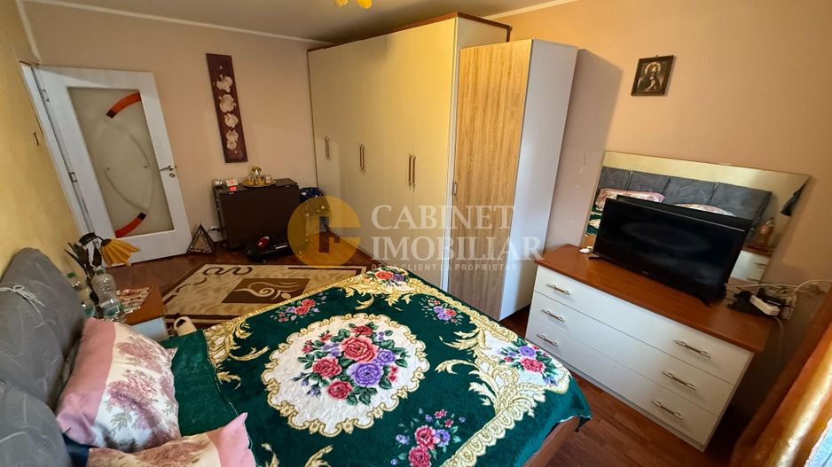 Galata - Apartament cu 2 camere decomandat - Etaj Intermediar - Bloc dupa 80 - Poză 1