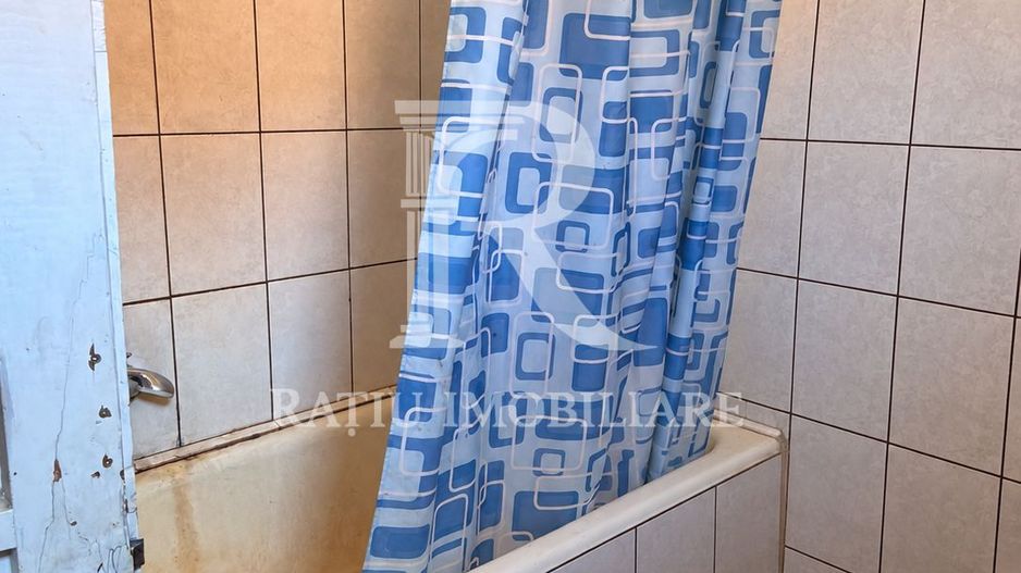 Casă cu spațiu comercial la stradă | Curte | Grădină | Oradea - Poză 11