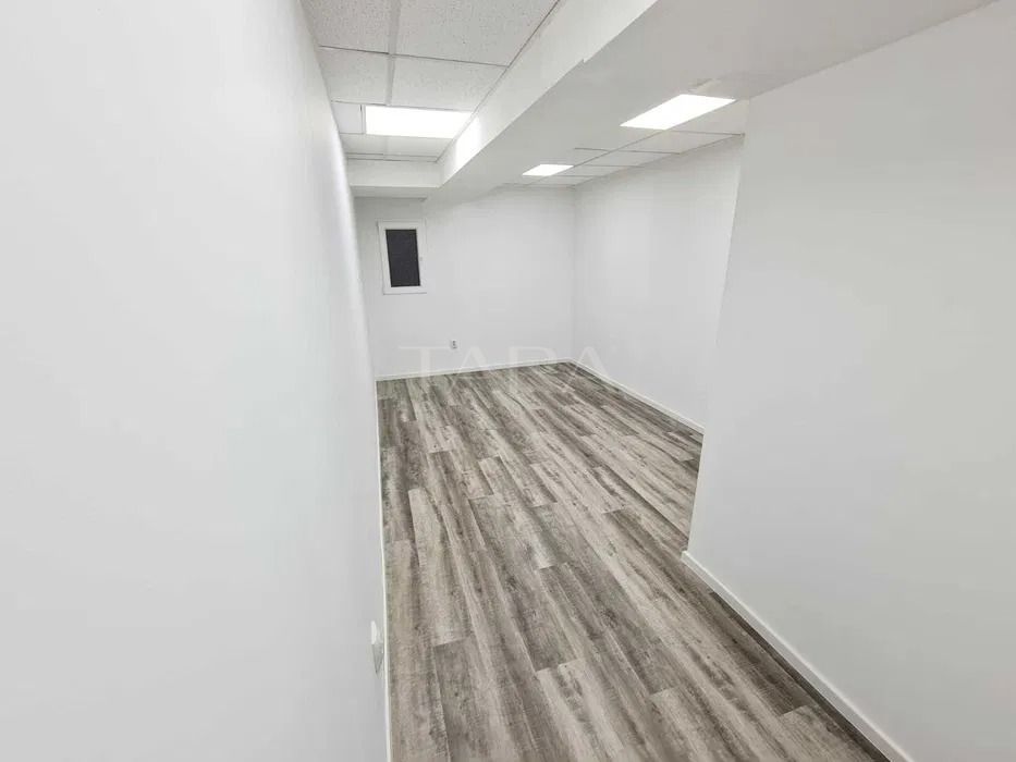 Camera/ Spatiu perfect pentru birou sau depozitare - Poză 5