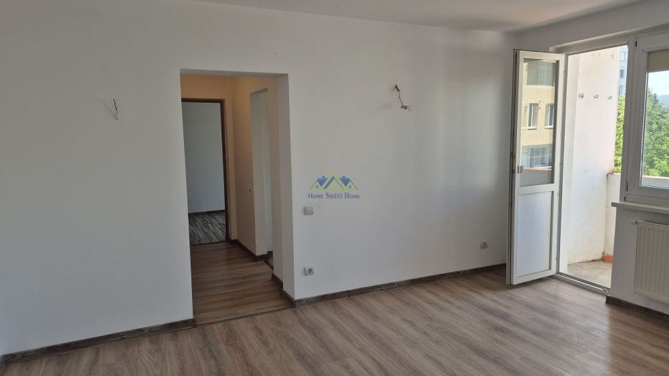 Vand apartament 3 camere, zona Profi(M3), et. 3/4, semi, 55mp, balcon - Poză 3