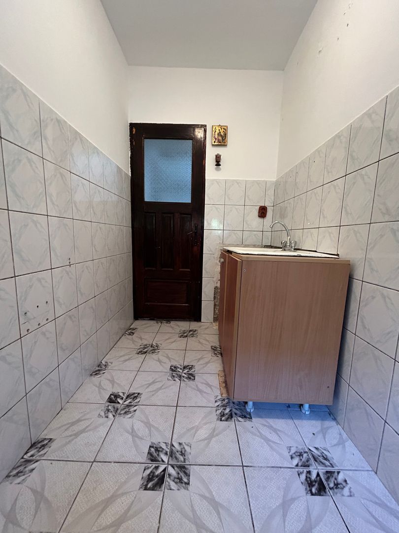 Apartament cu 3 camere și boxă în zona Complex KM5 - Poză 8