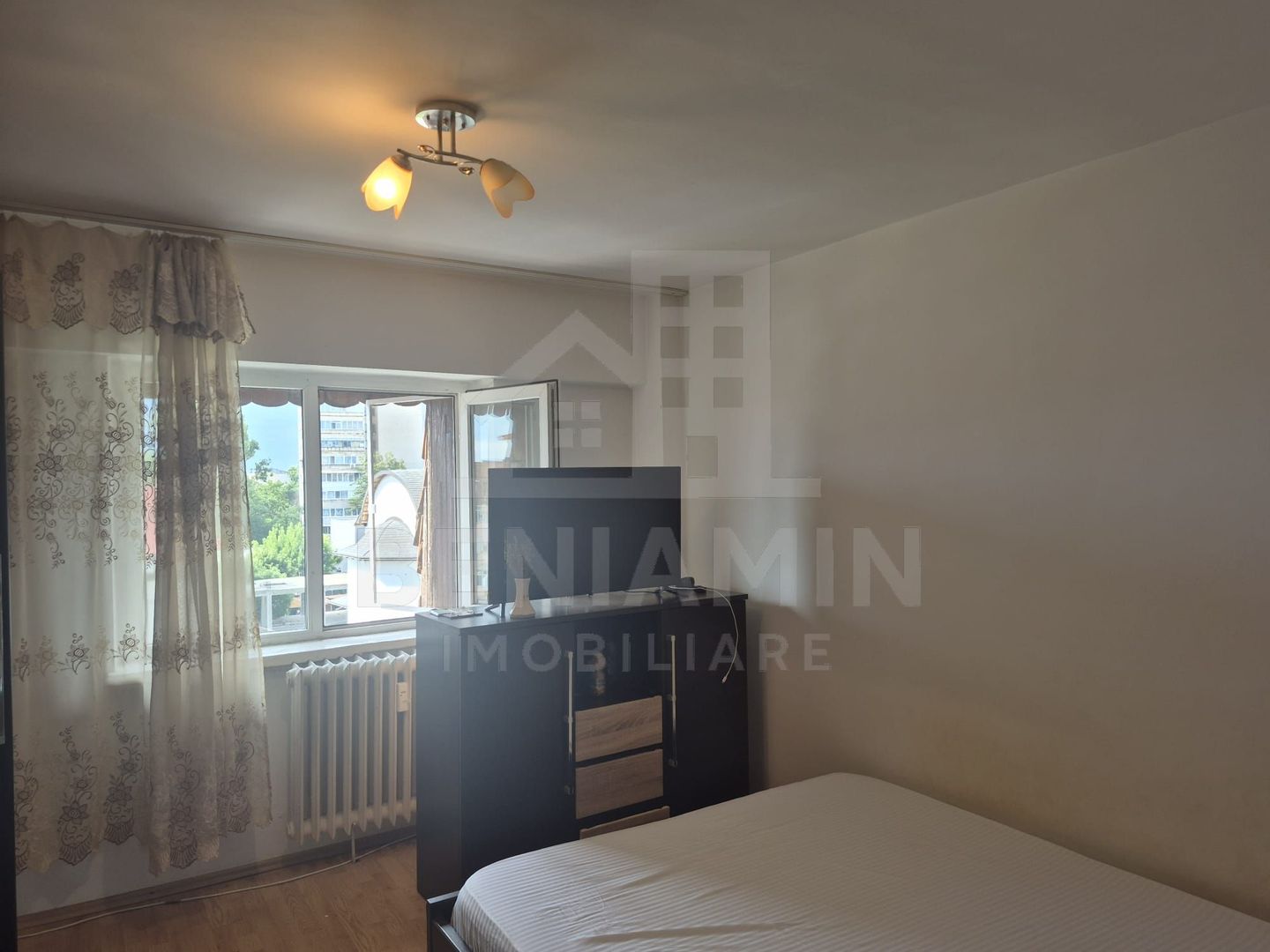 3 camere Sarari 75mp Piata din Valea Rosie 2bai bilateral teava gaze - Poză 1