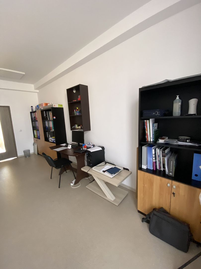 Spatiu birou - Poză 16