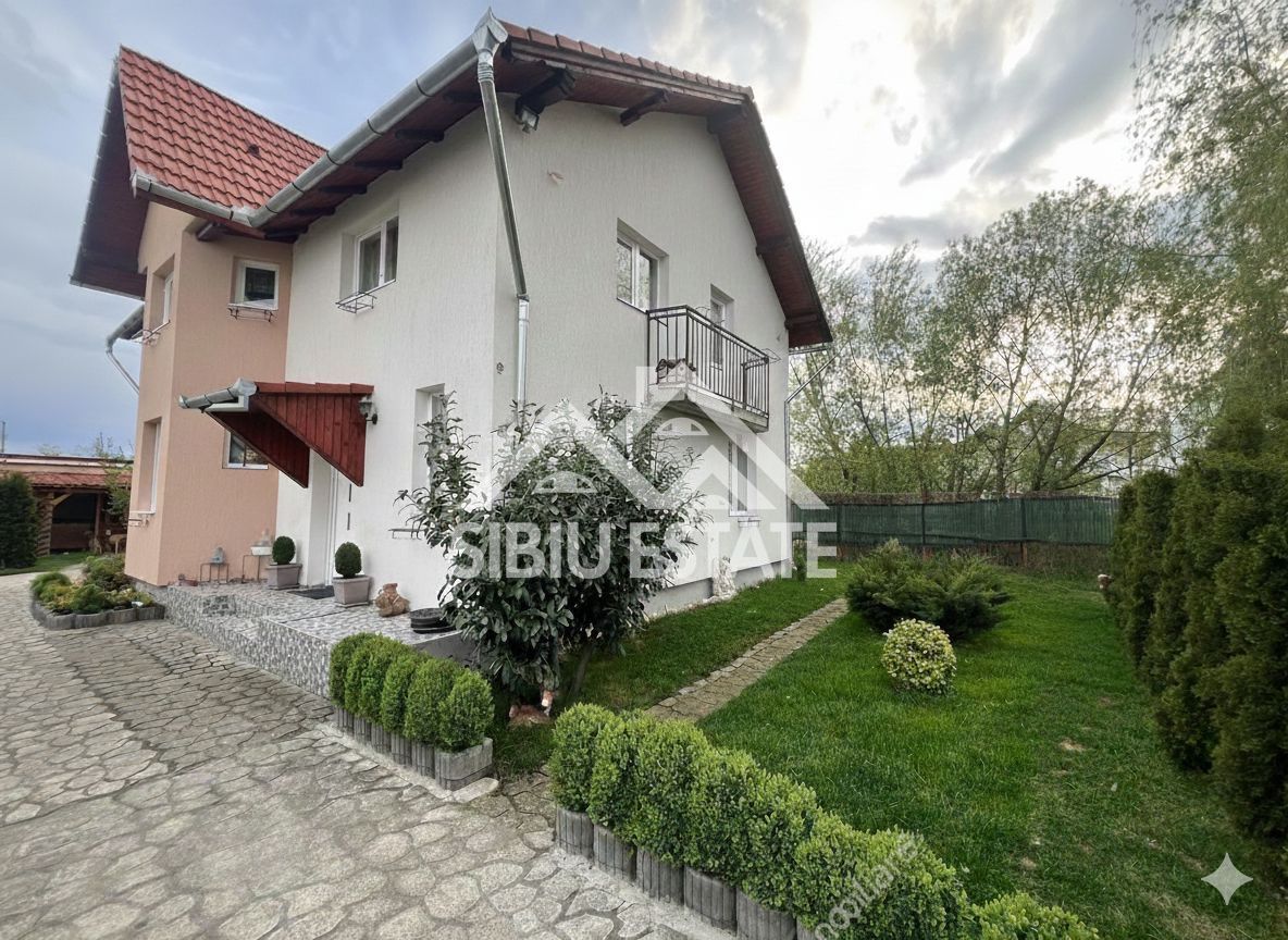 Casa individuala, deosebita, de vanzare,  5 camere 3 bai, - Poză 1