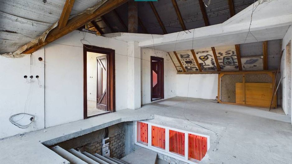 Casă/vilă cu 6 camere în Curtici - Poză 19