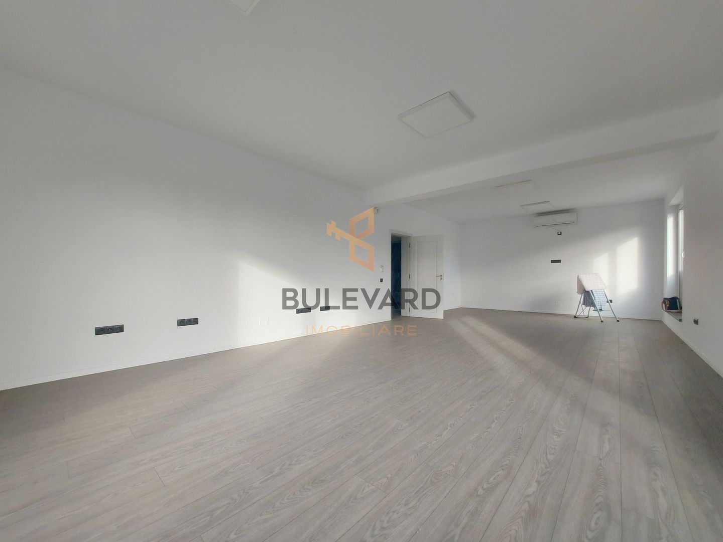 Spatiu nou pentru birouri/200 mp/20 parcari/cartier Someseni! - Poză 2