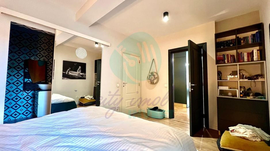 Proprietate UNICĂ– Apartament cu 4 Camere si Curte Proprie 210 mp - Poză 8