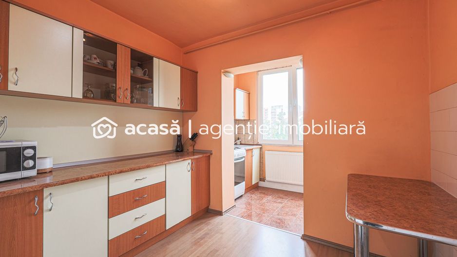 Rezervat Apartament cu 3 camere decomandat in Zona 300 - Poză 1