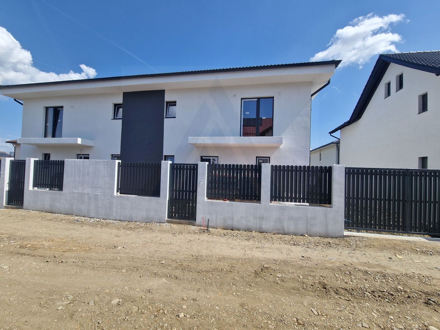 Casa tip duplex 125 mp utili 4 camere curte libera 138 mp in Selimbar - Poză 1