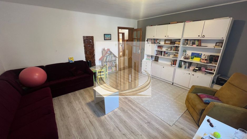 Casă spațioasă cu 2 apartamente, acces din 2 străzi – zona Lipovei - Poză 3