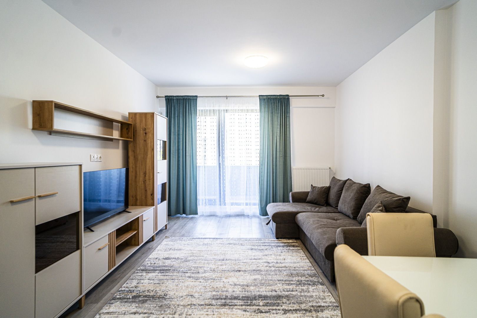 Prima inchiriere 2 Camere, decomandat, etaj 4, 6 minute METROU Preciziei - Poză 1