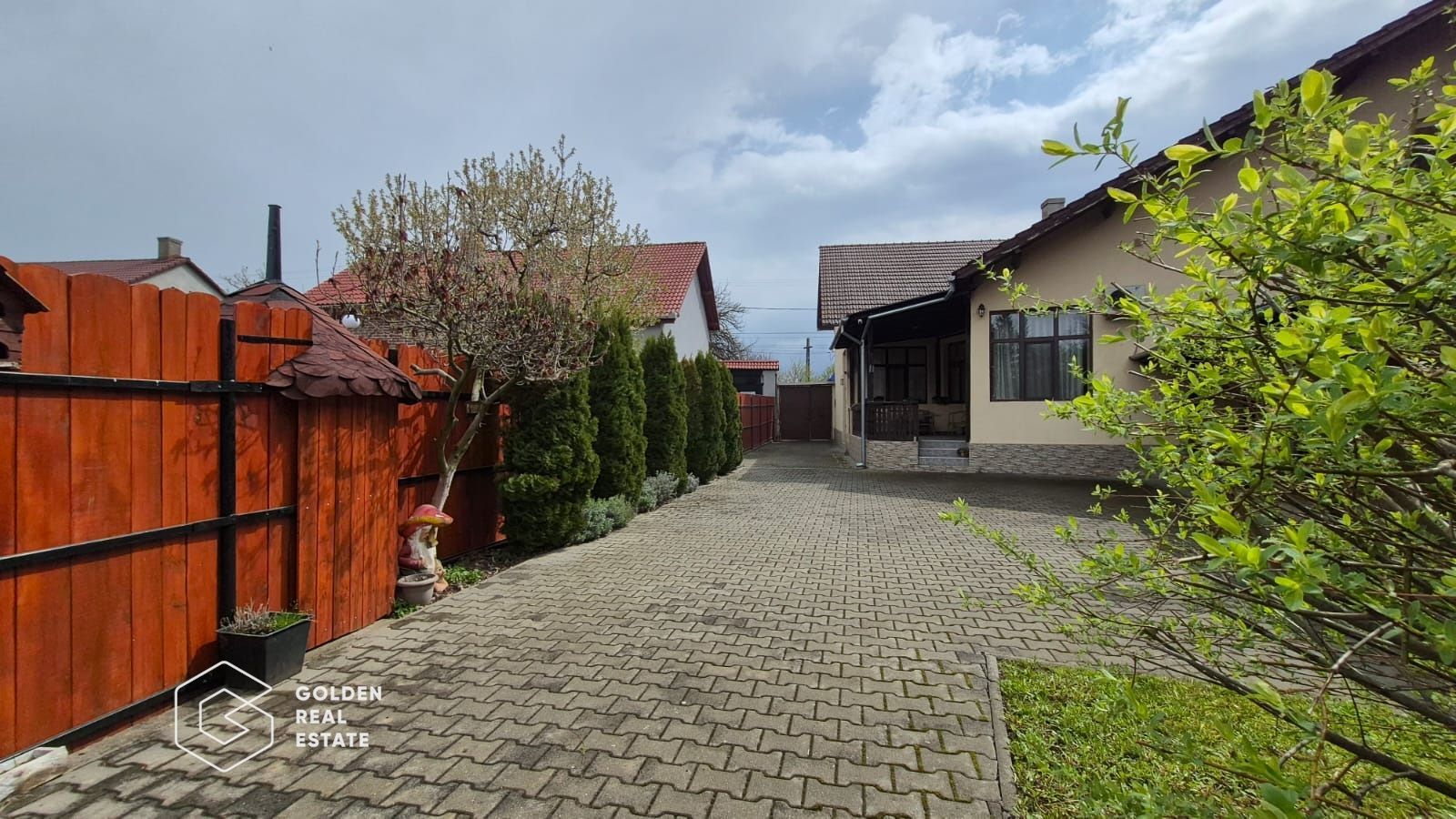 Casa cu teren de 958 mp, oras Lipova - Poză 18