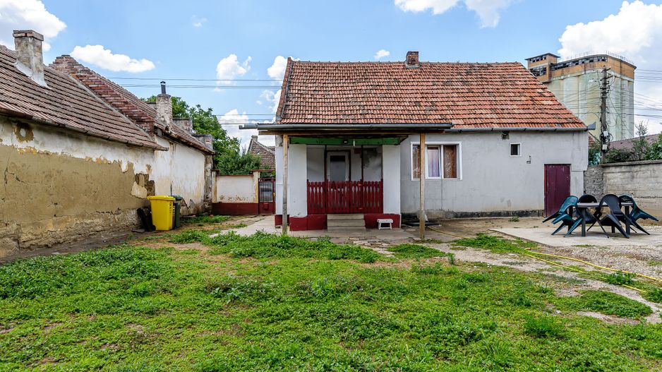 Ofertă rară! Casă cu teren generos în Poltura! - Poză 4