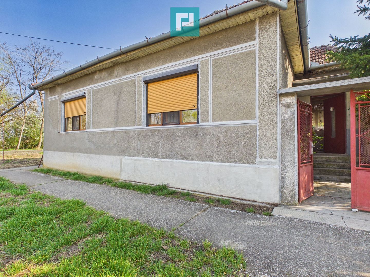 Casă cu 3 camere din văiugă în Macea - Poză 15