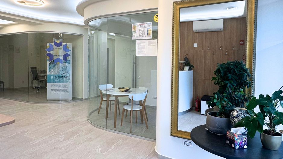De vânzare Centru Medical Multifuncțional 196 mp zona Coresi - Poză 1