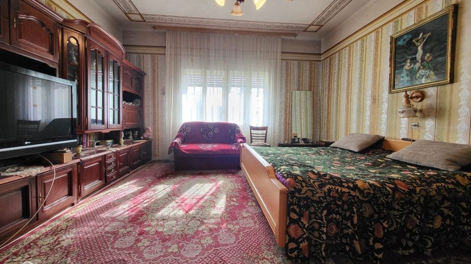 Casa cu doua corpuri de cladire si anexe, teren 1350 mp, Savarsin - Poză 6