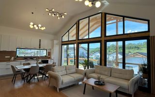 Casă modernă de închiriat – Eleganță și confort în Livezeni - Poză 1