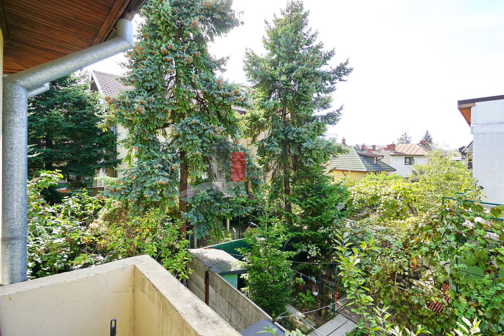 Proprietatea "ARCHA" , Vatra Luminoasa, JUMATATE DE VILA, intrare separata - Poză 1