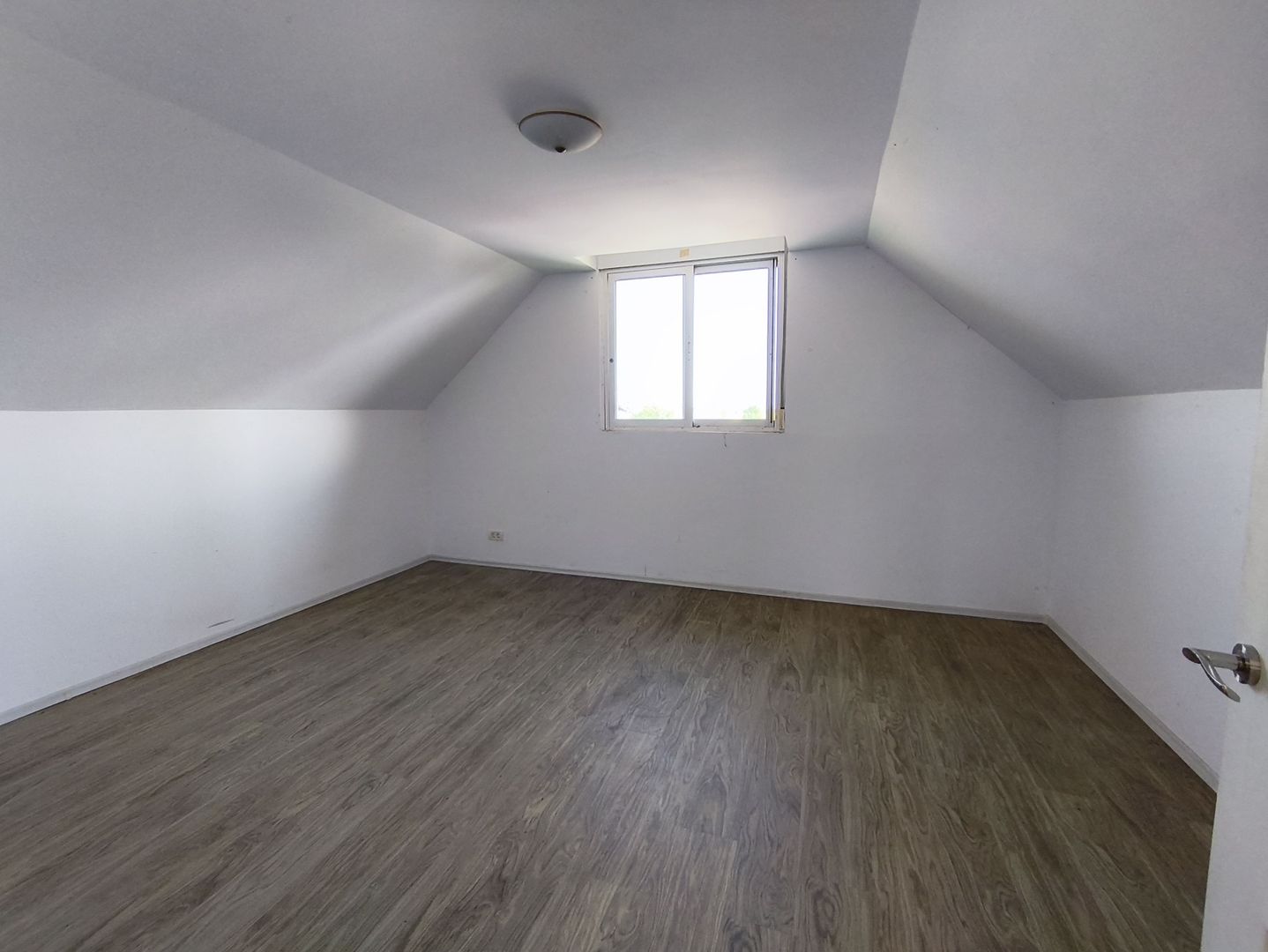 Casa cu 4 camere cu teren de 14,340 mp + platforma de beton cu hala - Poză 7