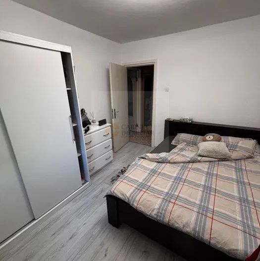 2 Cam ~ Etaj 1 ~ 51mp ~ Decomandat ~ metrou Raul Doamnei - Poză 1