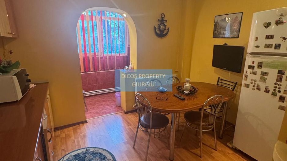 Apartament 4 camere de vânzare – zonă Școala 8 - Poză 1