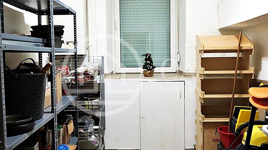 Spatiu comercial de inchiriat cu 5 camere pe Republicii, Oradea - Poză 8