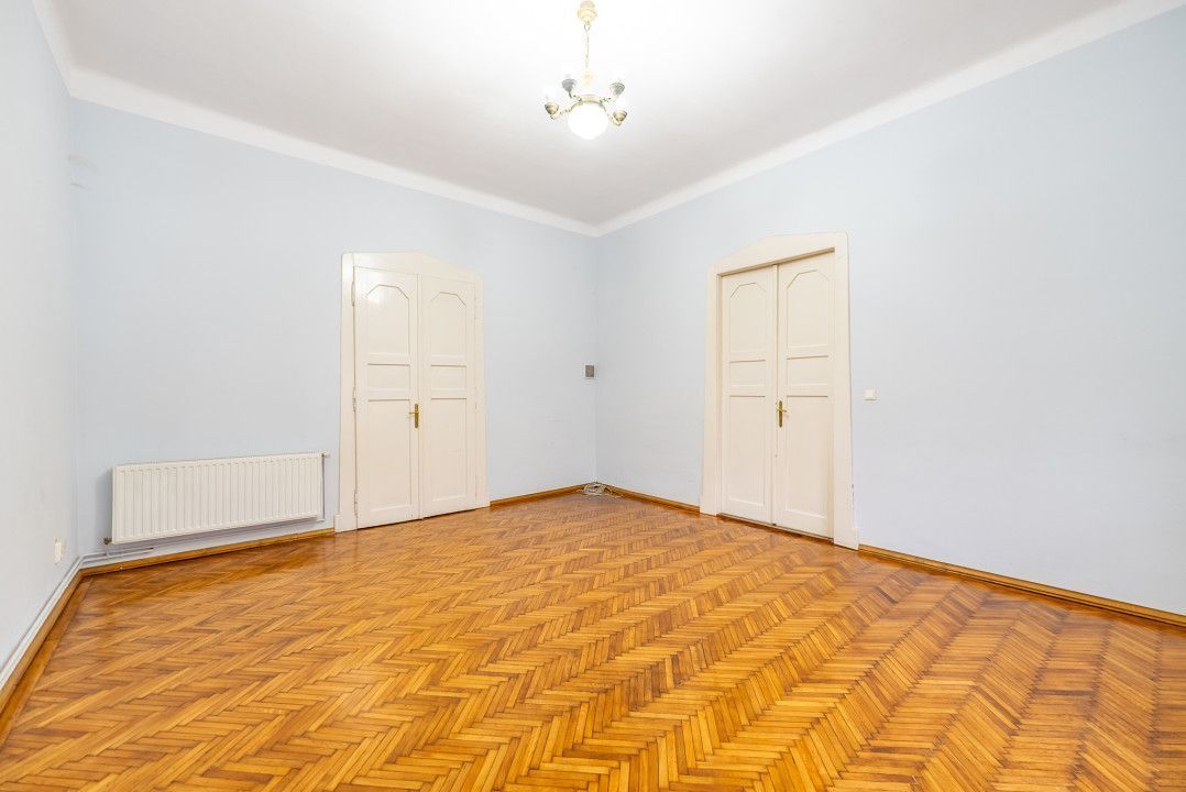 Apartament nemobilat, 3 camere, etaj 1, Bld.Revoluției - Poză 9