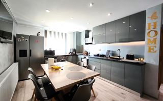 Apartament 2 camere, decomandat, finisat modern - Poză 1