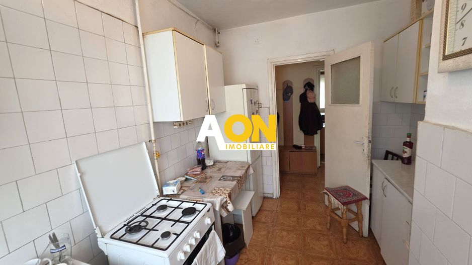 Apartament 3 camere, semidecomandat, parter, Cetate, strada Closca - Poză 5